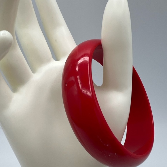 The Unbranded Brand Jewelry - Elegant Red Bracelet